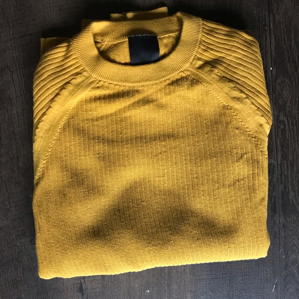 H&M XS muscle fit sweater (NWOT)